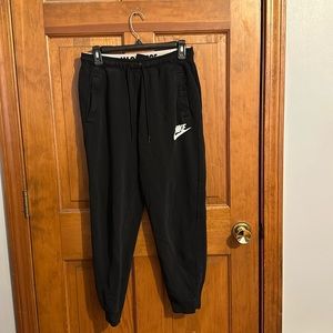 Nike women’s cuffed sweatpants